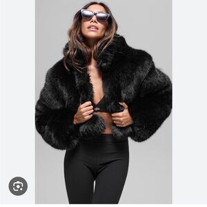 ALO Yoga Women's Plush Black Teddy Jacket